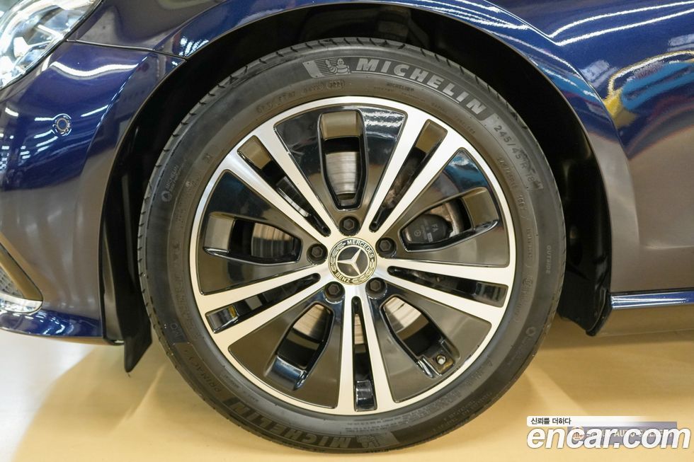 Mercedes-Benz E-Class 2022