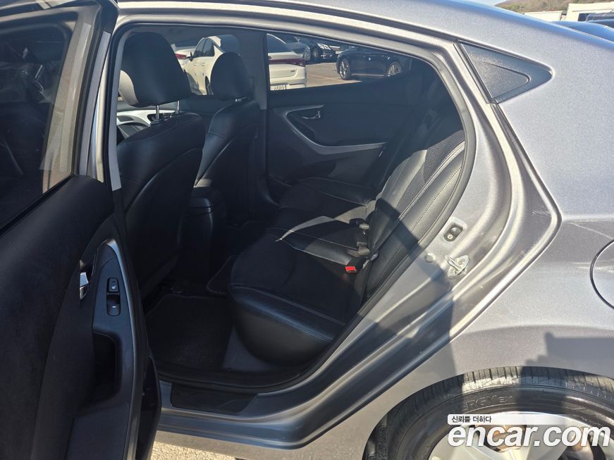 Hyundai AVANTE 2012