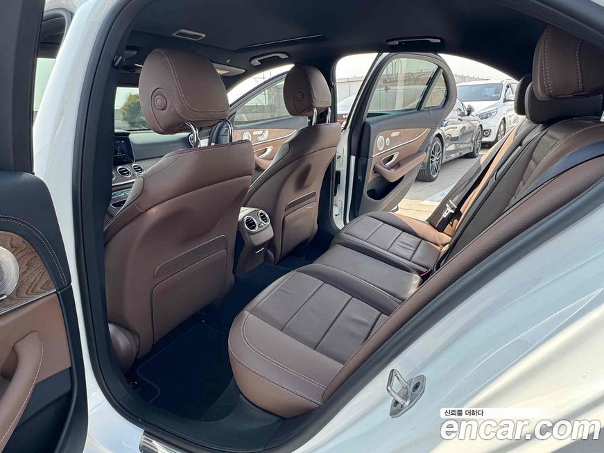 Mercedes-Benz E-Class 2022