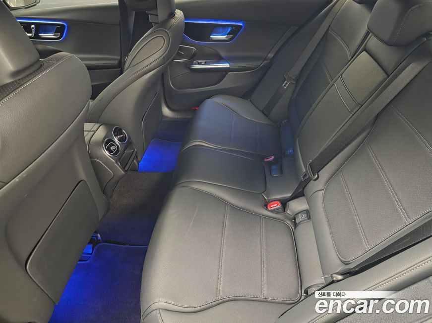 Mercedes-Benz C-Class 2024