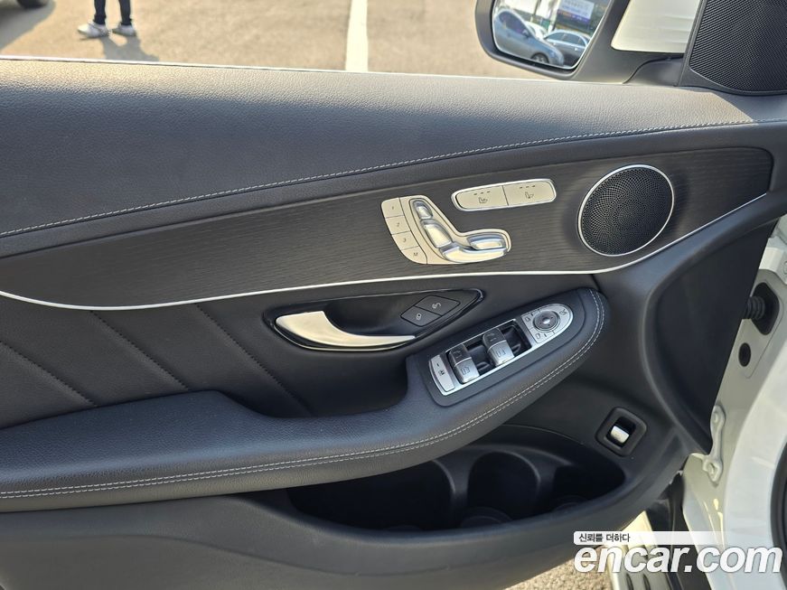 Mercedes-Benz GLC-Class 2023