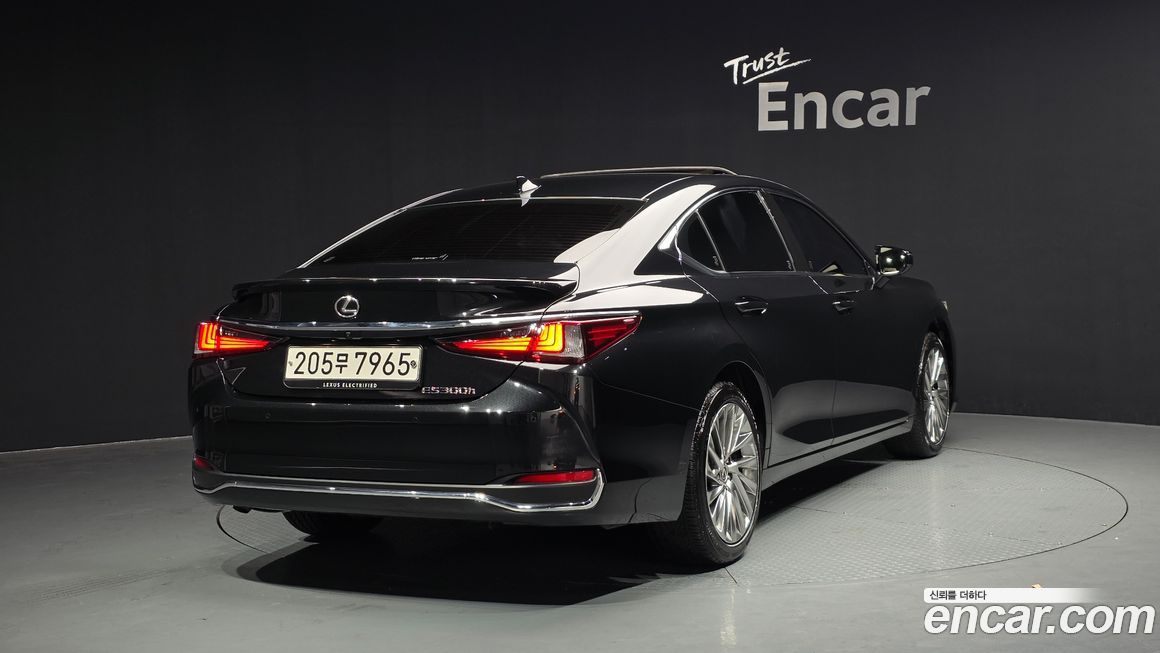Lexus ES 2023