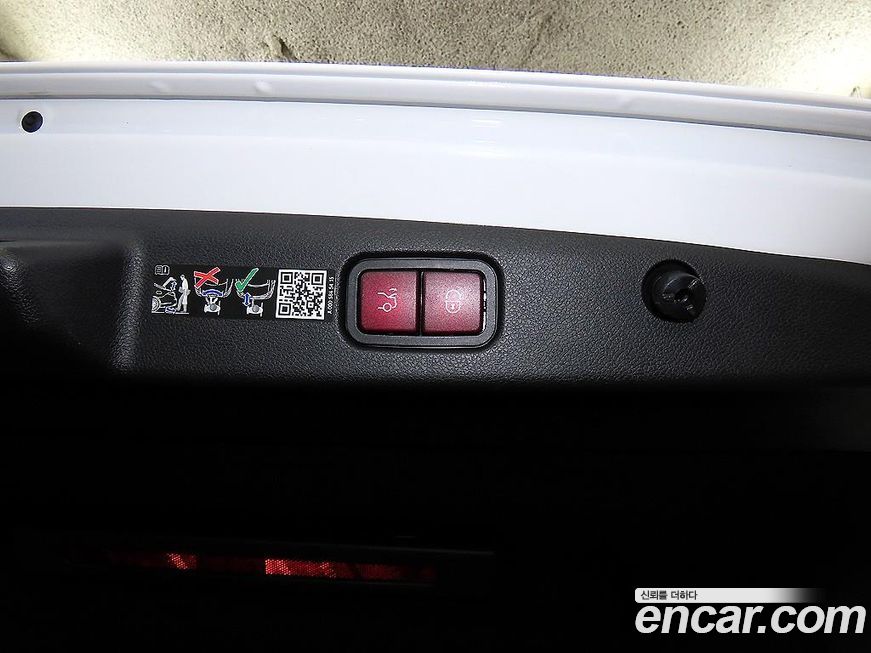 Mercedes-Benz E-Class 2025