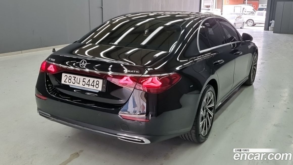 Mercedes-Benz E-Class 2024