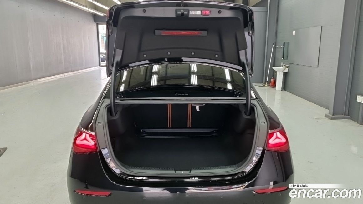 Mercedes-Benz E-Class 2024