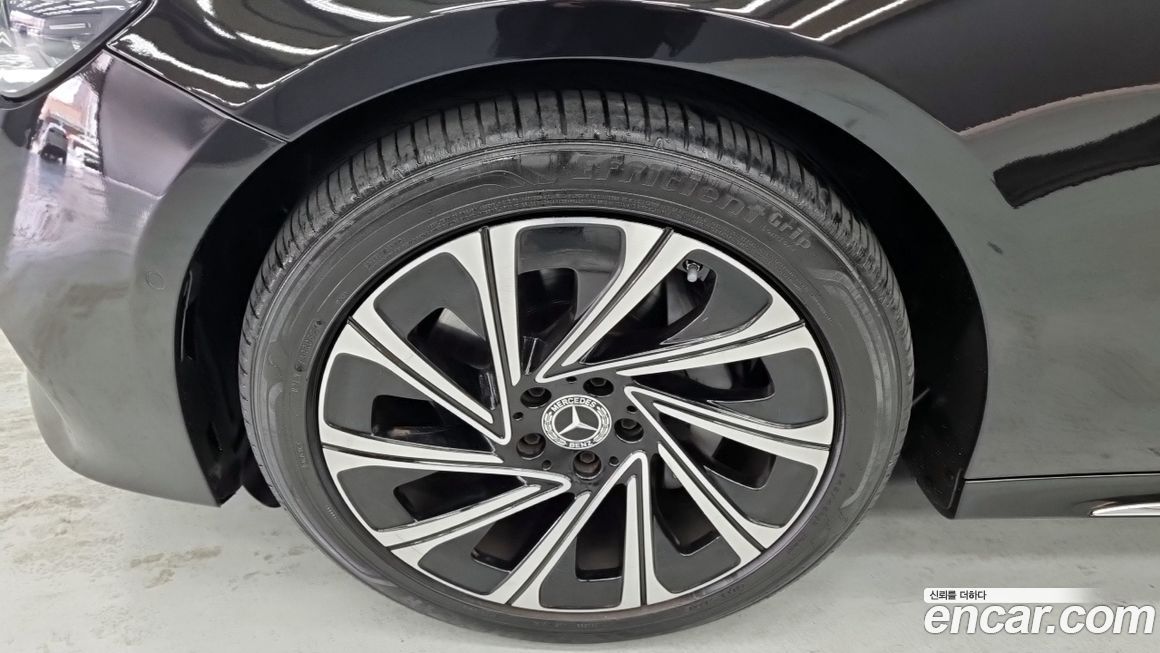 Mercedes-Benz E-Class 2024