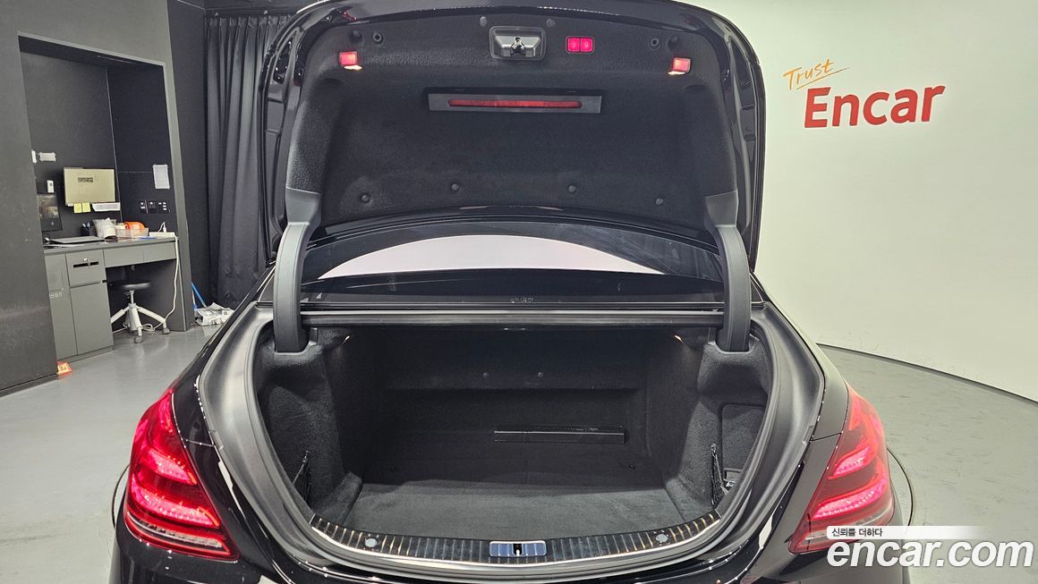 Mercedes-Benz S-Class 2020