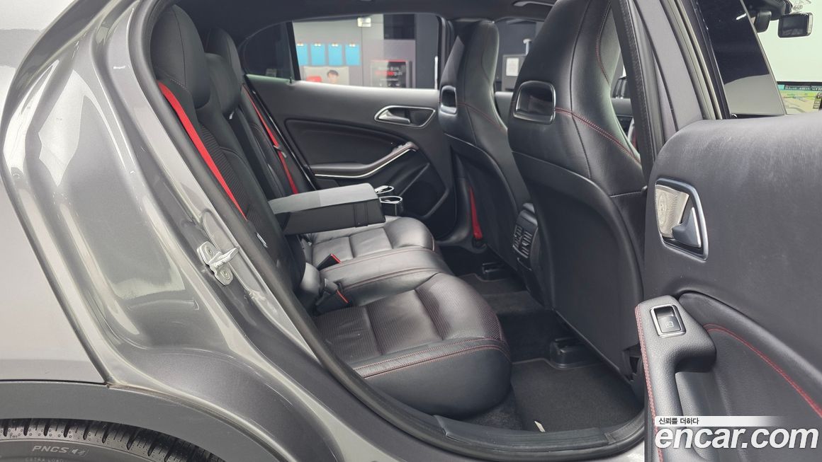 Mercedes-Benz GLA-Class 2015