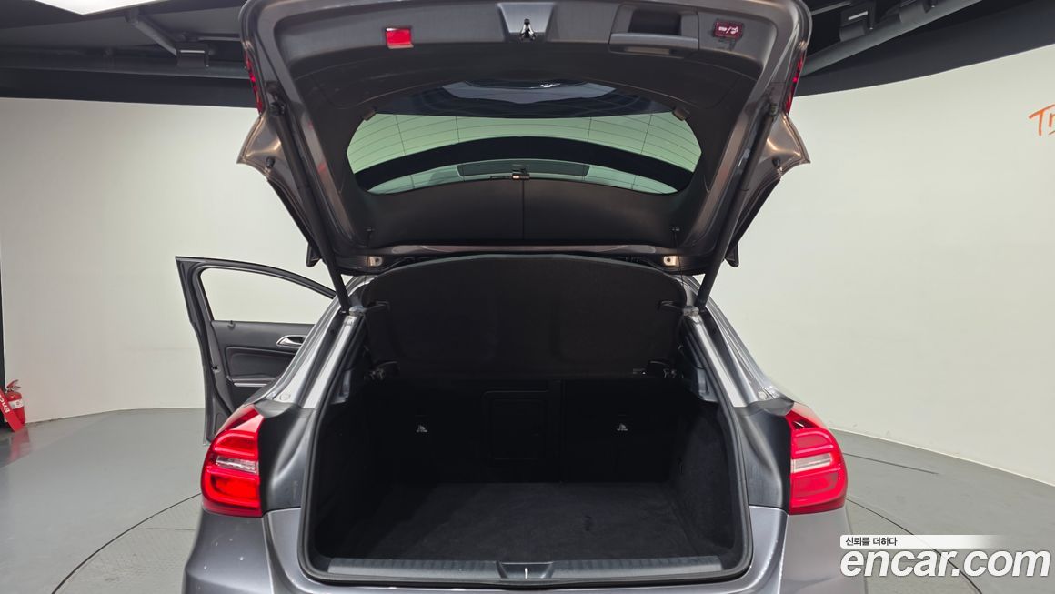 Mercedes-Benz GLA-Class 2015