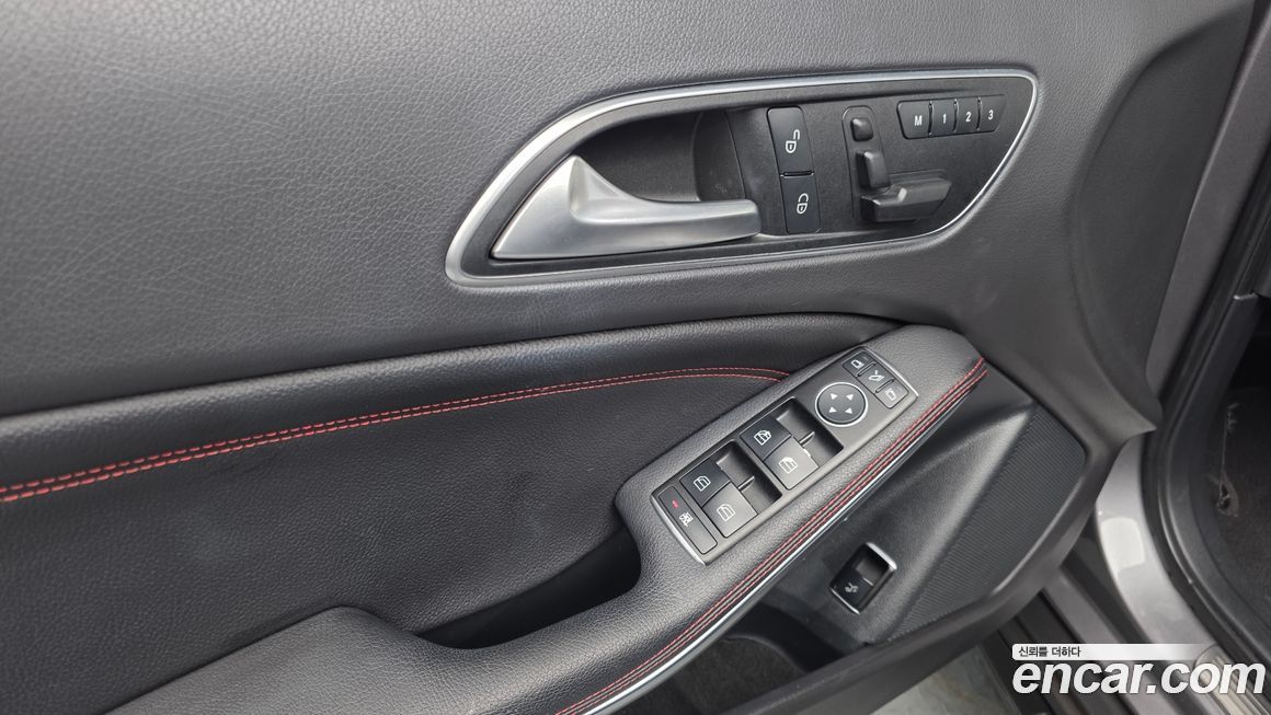 Mercedes-Benz GLA-Class 2015