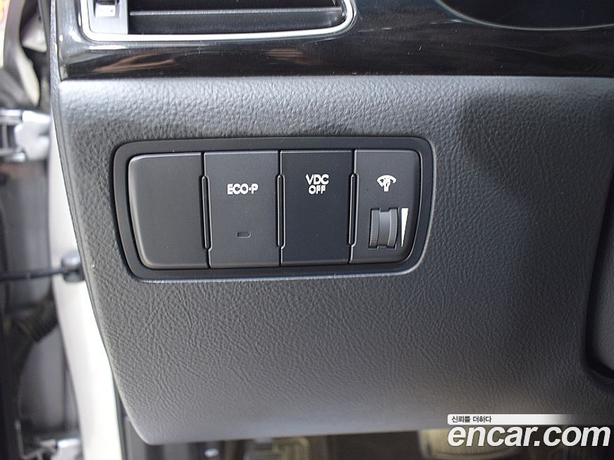 Hyundai Genesis 2012