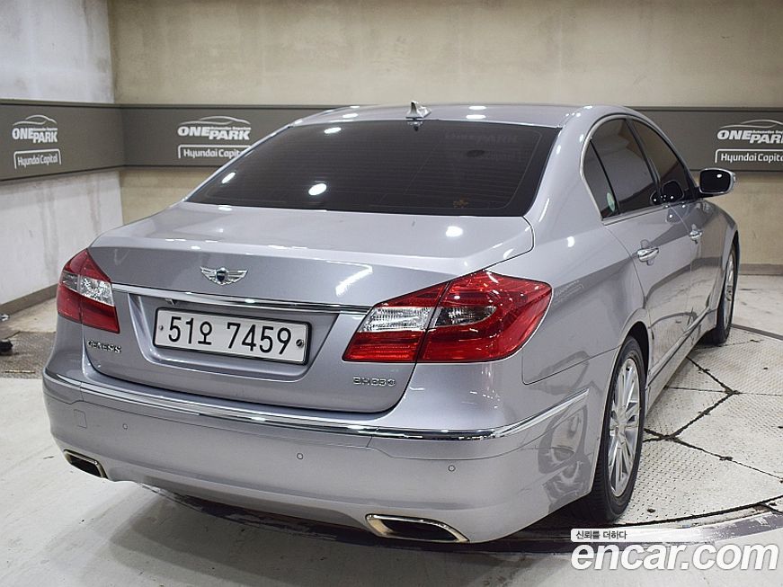 Hyundai Genesis 2012