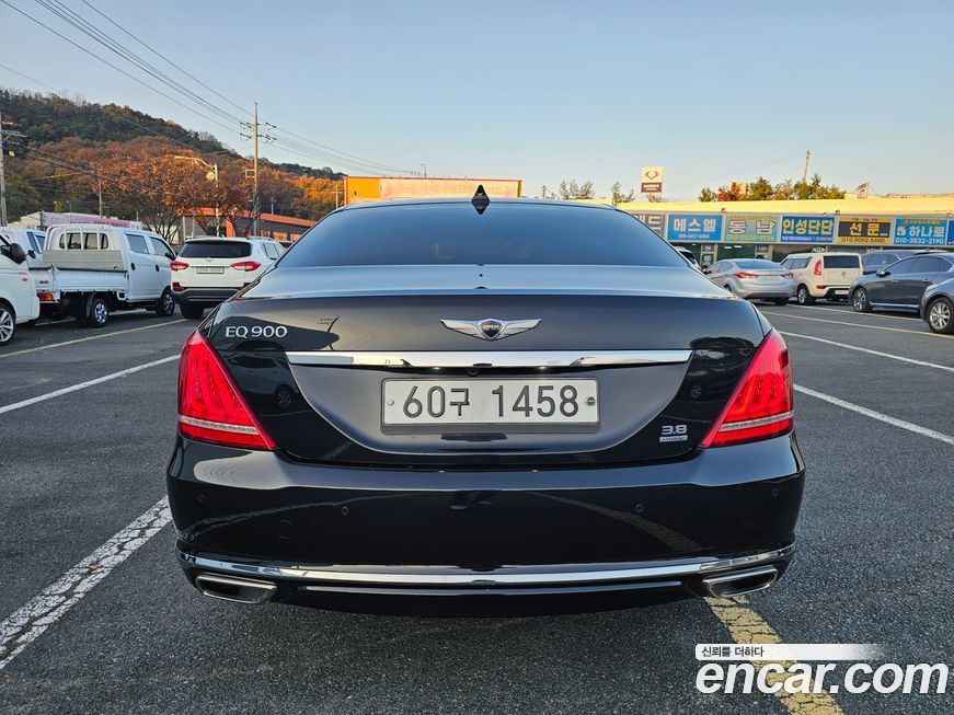 Genesis EQ900 2018