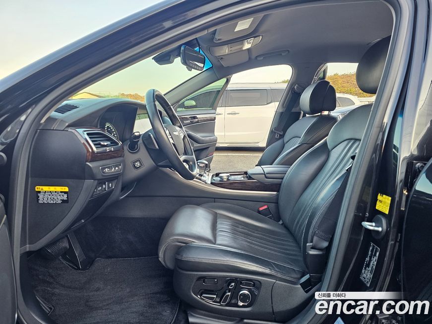 Genesis EQ900 2018