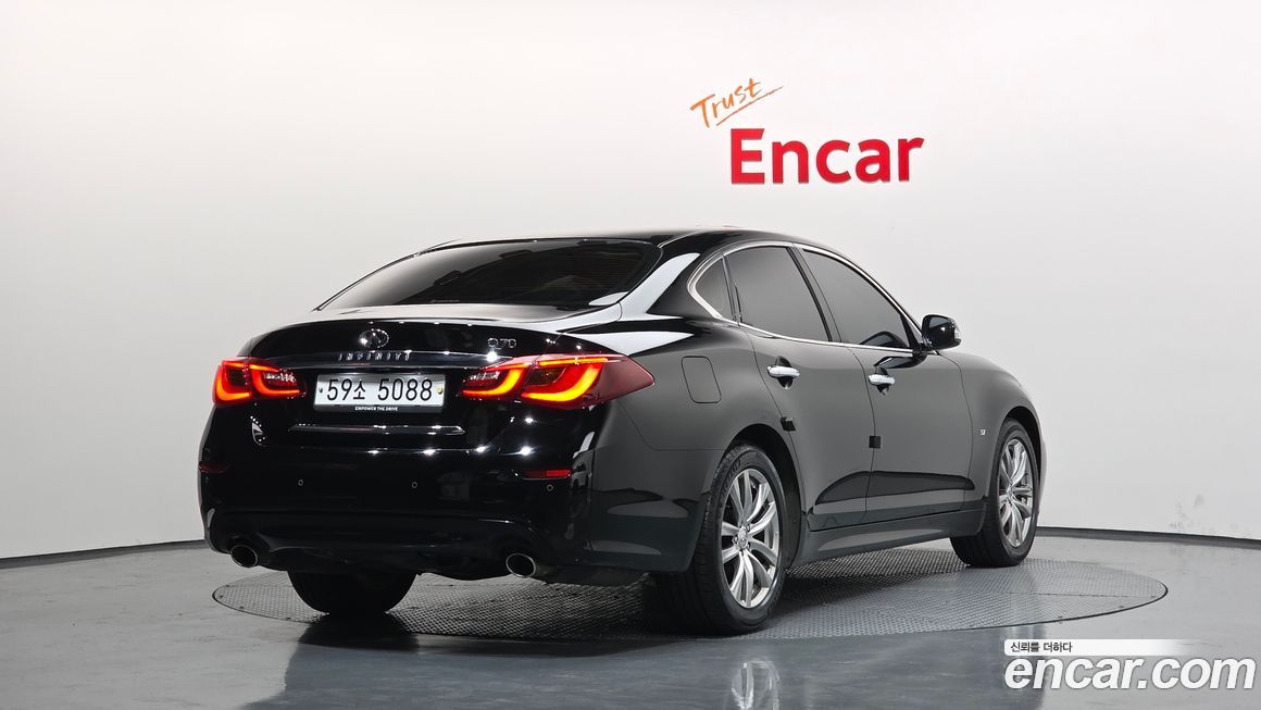 Infiniti Q70 2019