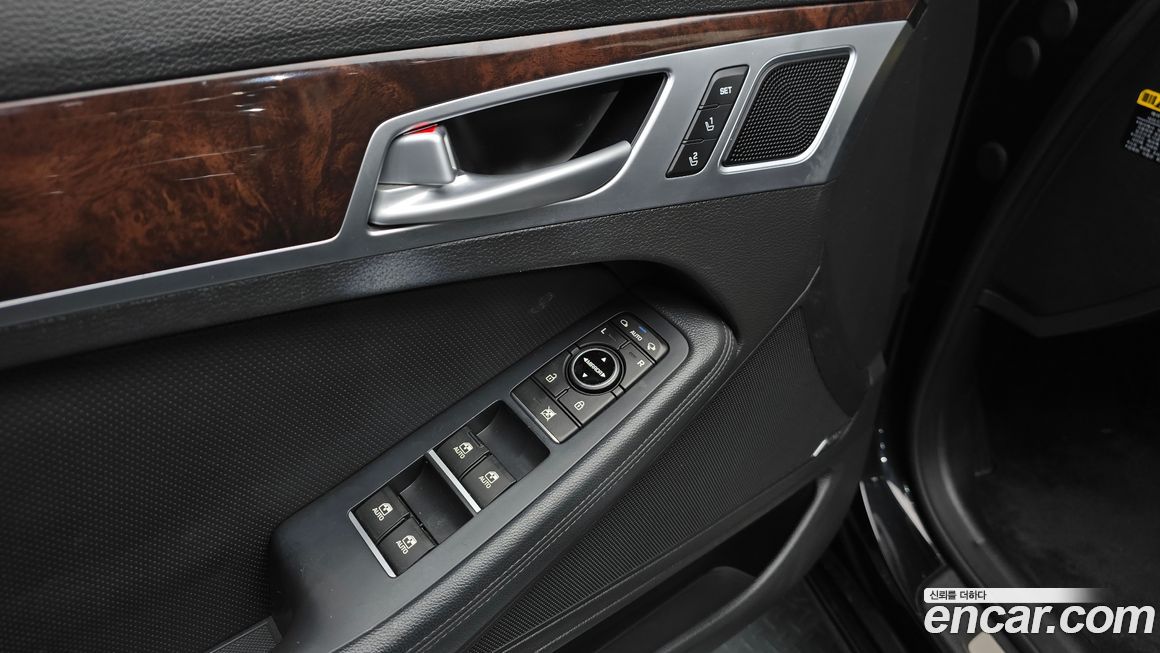 Hyundai Genesis 2015