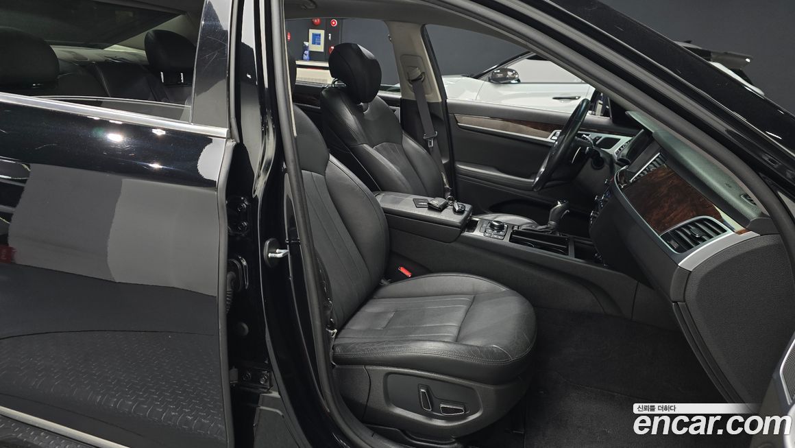 Hyundai Genesis 2015