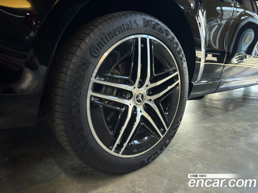 Mercedes-Benz V-Class 2025