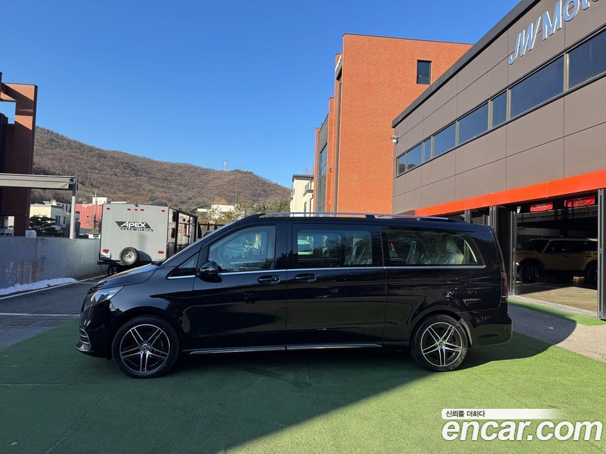 Mercedes-Benz V-Class 2025