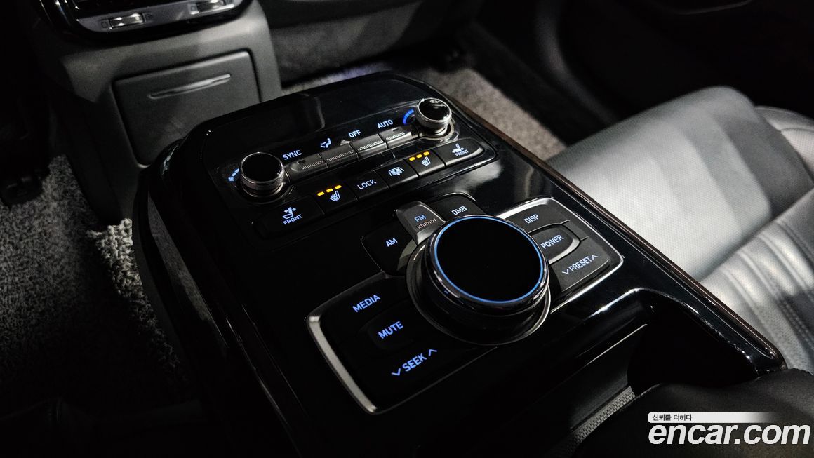 Genesis EQ900 2018