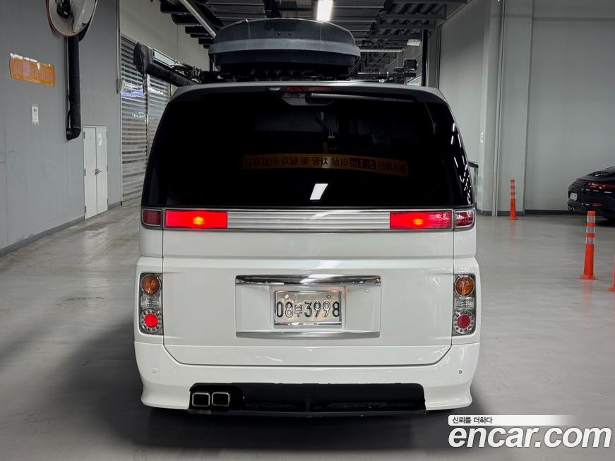 Nissan Elgrand 2004