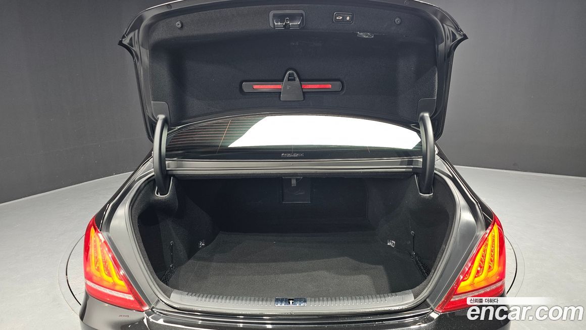 Genesis EQ900 2018