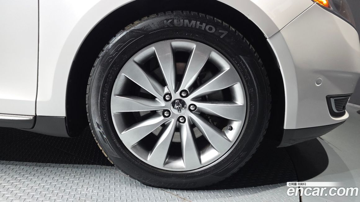 Lincoln MKS 2015