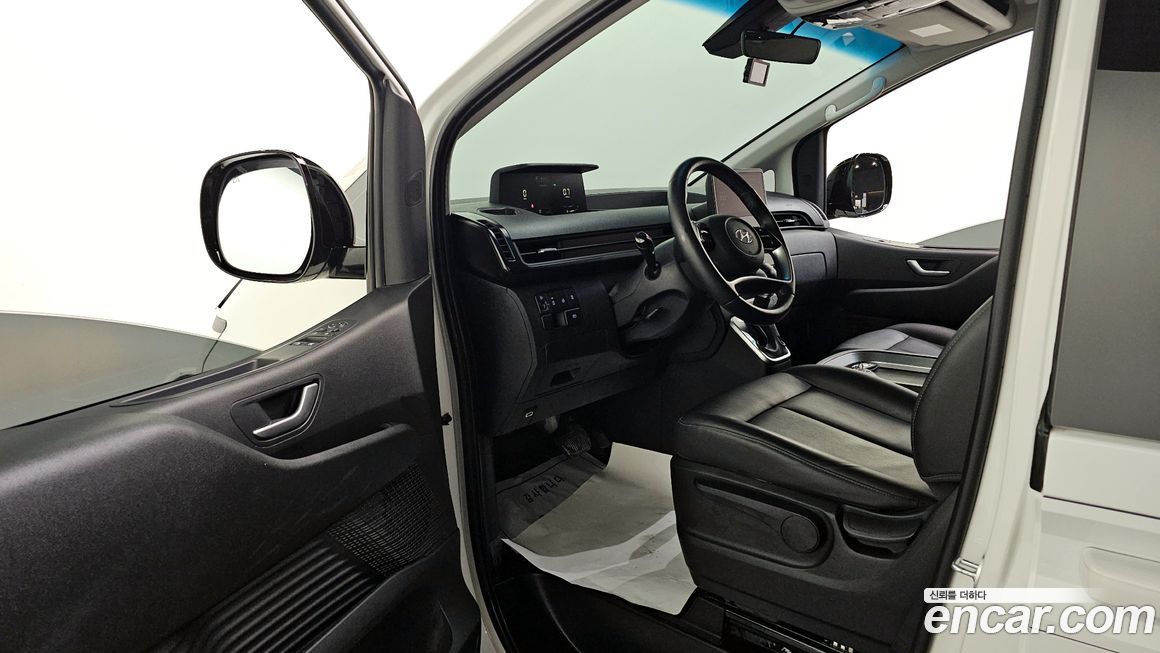 Hyundai Staria 2022