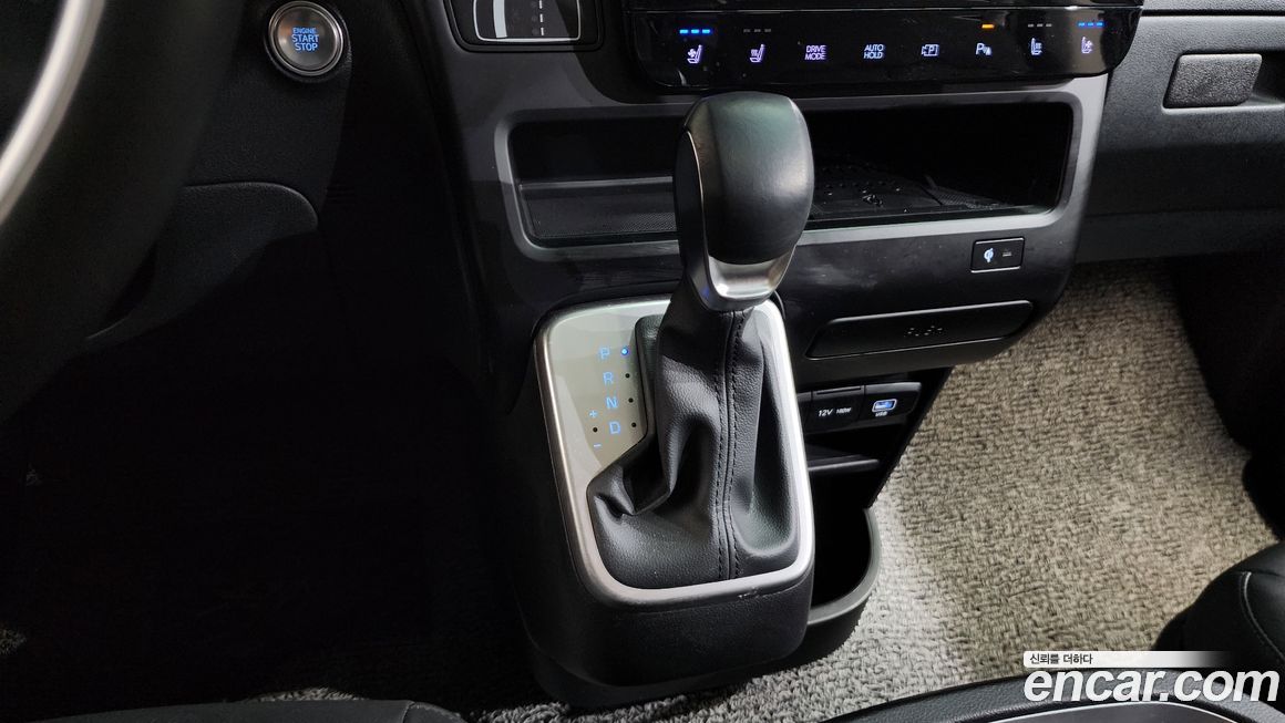 Hyundai Staria 2025