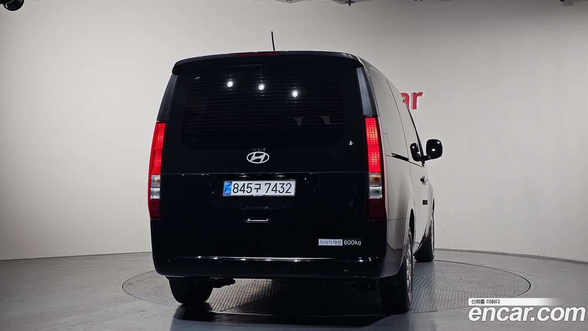 Hyundai Staria 2025