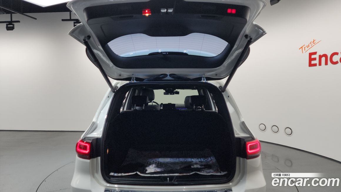 Mercedes-Benz GLB-Class 2021