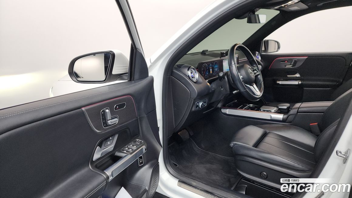 Mercedes-Benz GLB-Class 2021