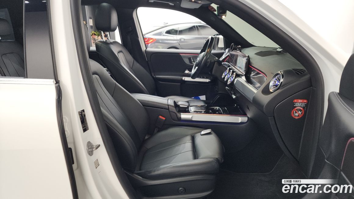 Mercedes-Benz GLB-Class 2021