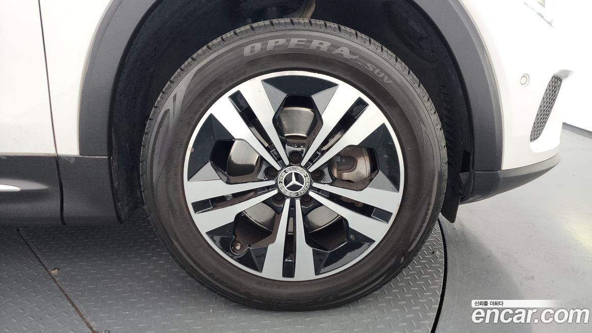 Mercedes-Benz GLB-Class 2021