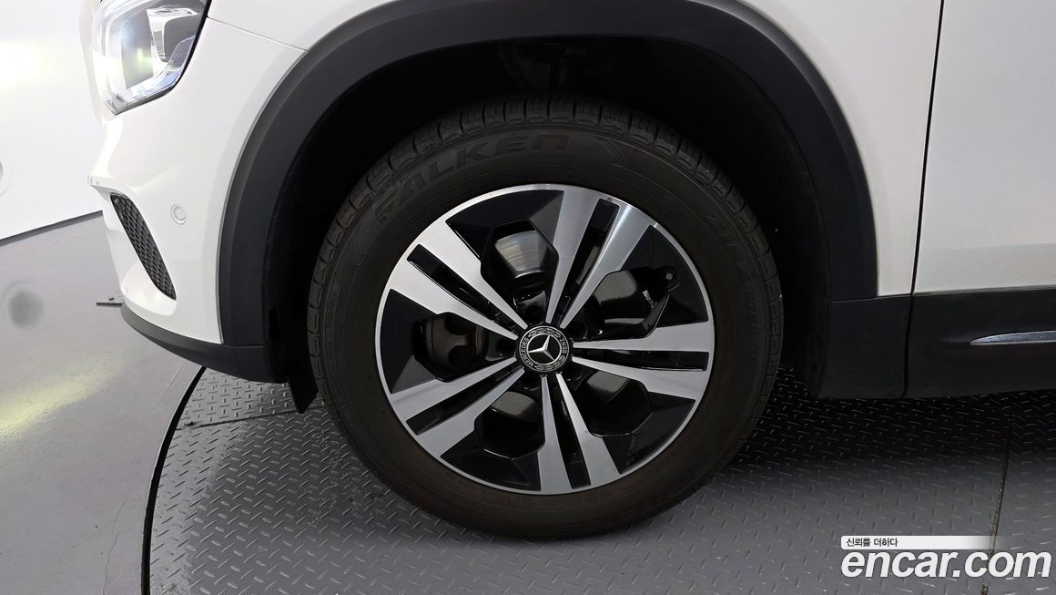 Mercedes-Benz GLB-Class 2021