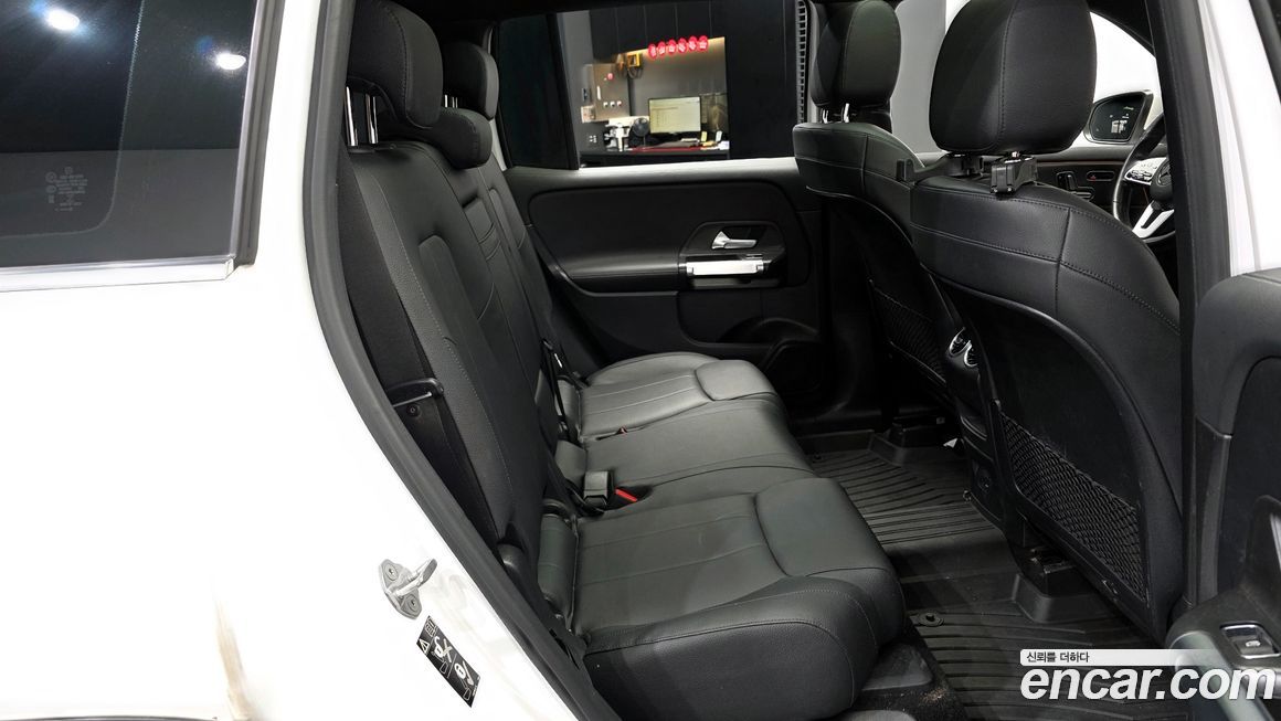 Mercedes-Benz GLB-Class 2021