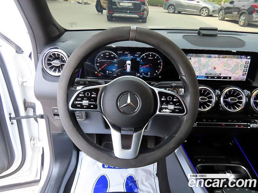 Mercedes-Benz GLB-Class 2021