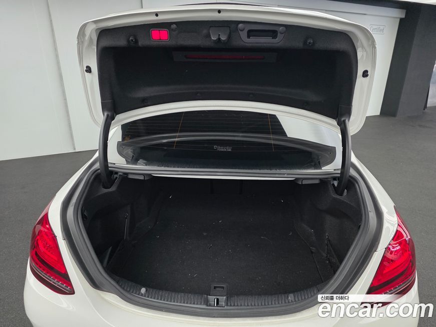 Mercedes-Benz C-Class 2021