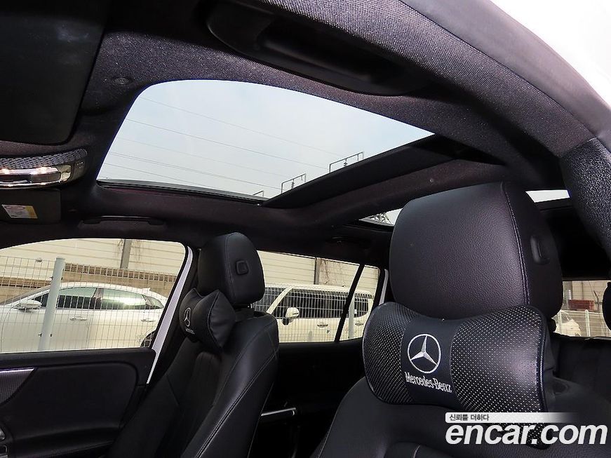 Mercedes-Benz GLB-Class 2021