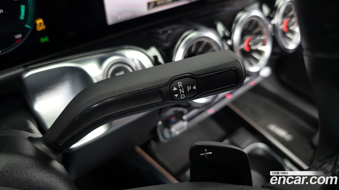 Mercedes-Benz GLB-Class 2021