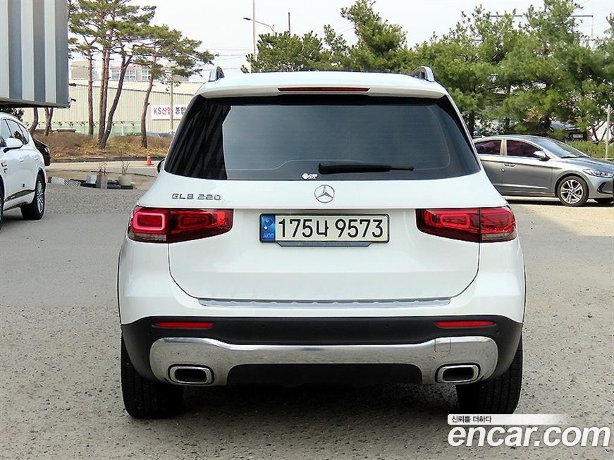 Mercedes-Benz GLB-Class 2021