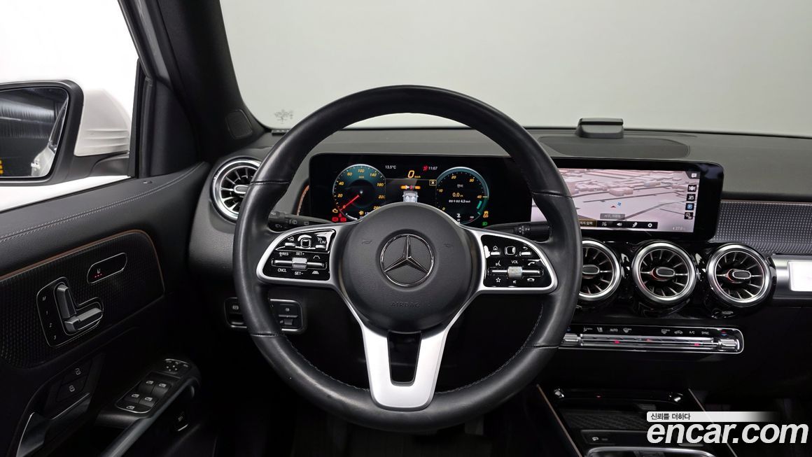 Mercedes-Benz GLB-Class 2021