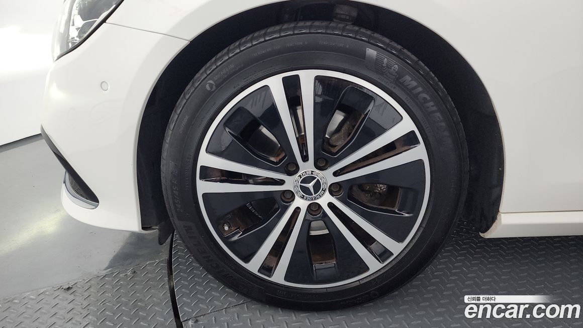 Mercedes-Benz E-Class 2021