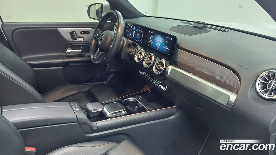 Mercedes-Benz GLB-Class 2021