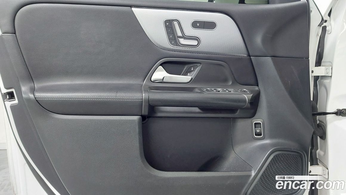 Mercedes-Benz GLB-Class 2021