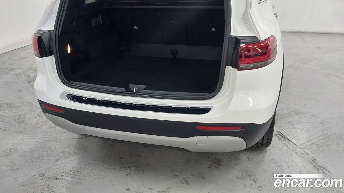 Mercedes-Benz GLB-Class 2021