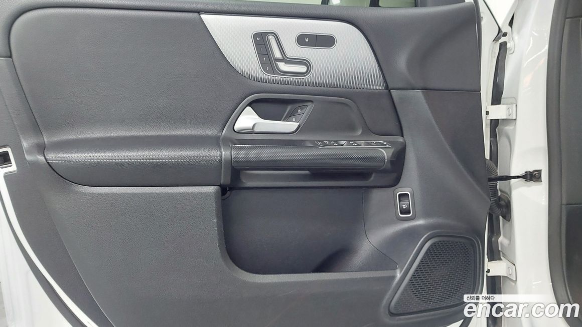 Mercedes-Benz GLB-Class 2021