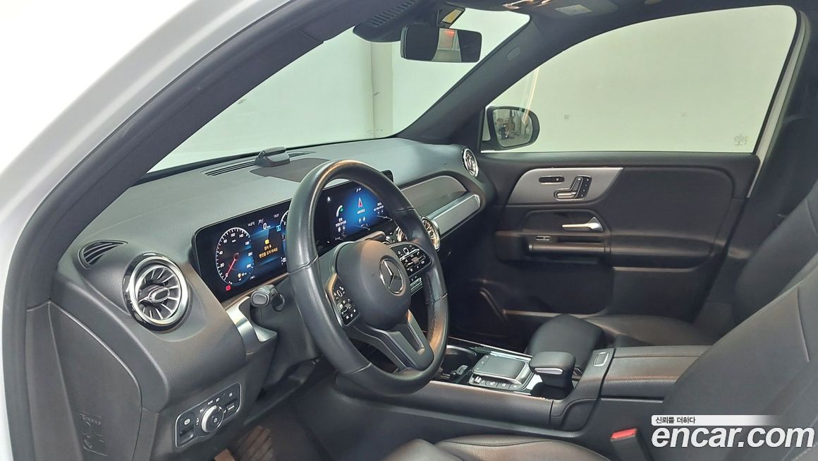 Mercedes-Benz GLB-Class 2021