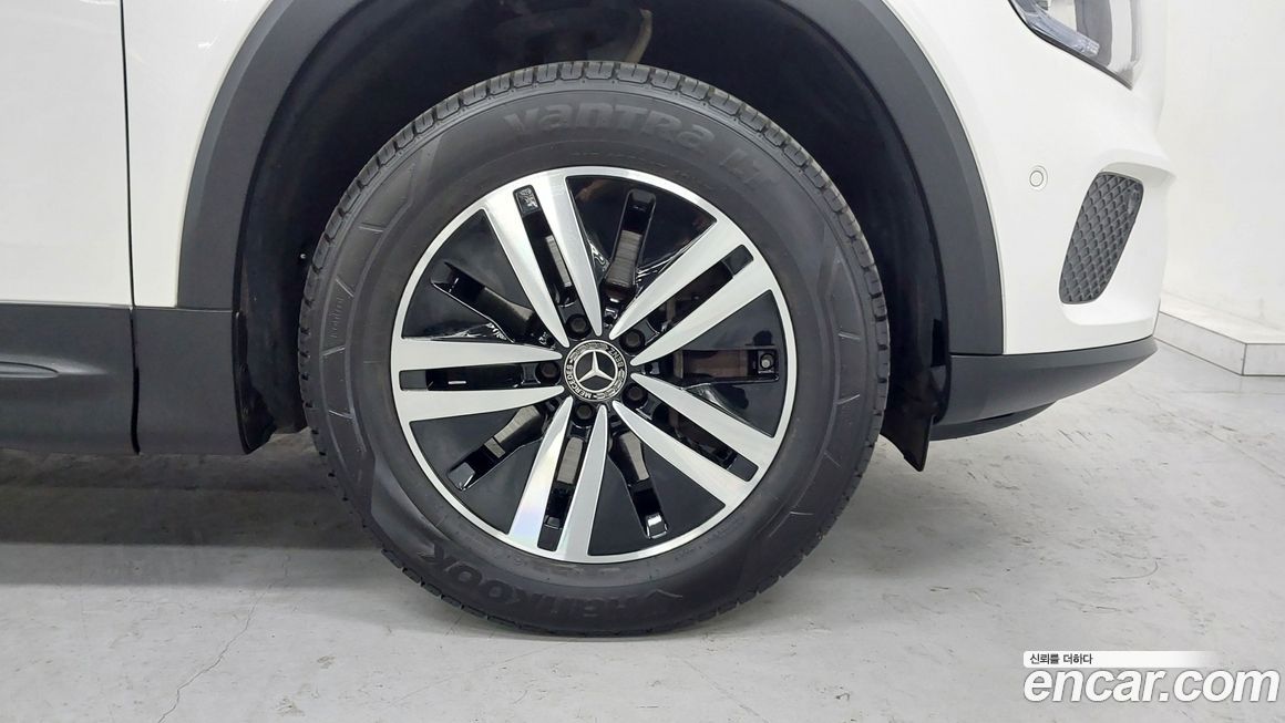 Mercedes-Benz GLB-Class 2021