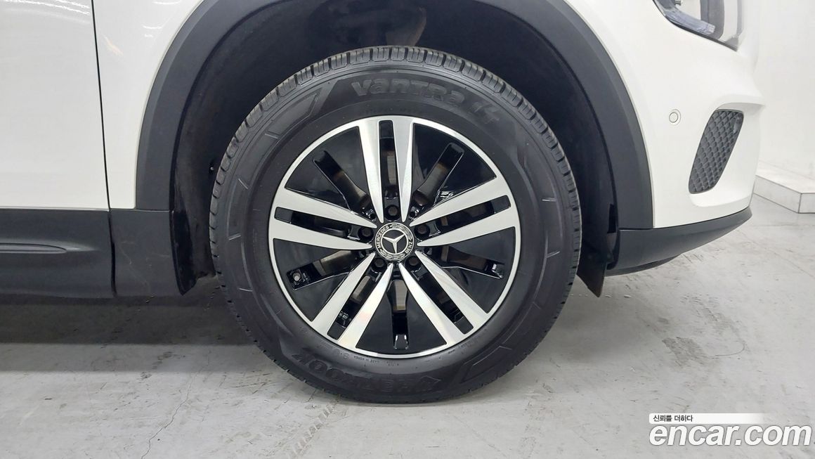 Mercedes-Benz GLB-Class 2021